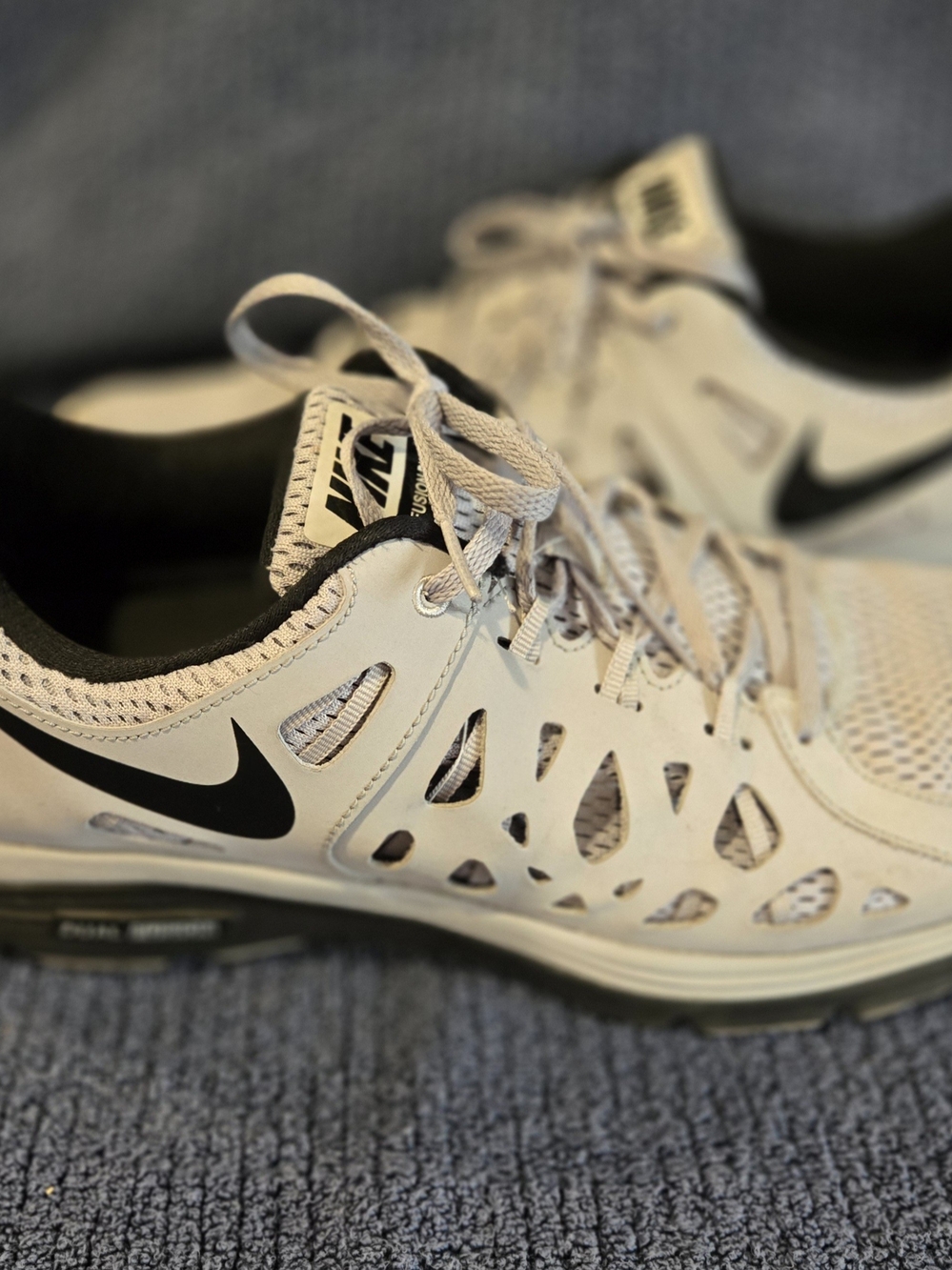 Nike Men’s Running Shoes in Beige with Black Swoosh